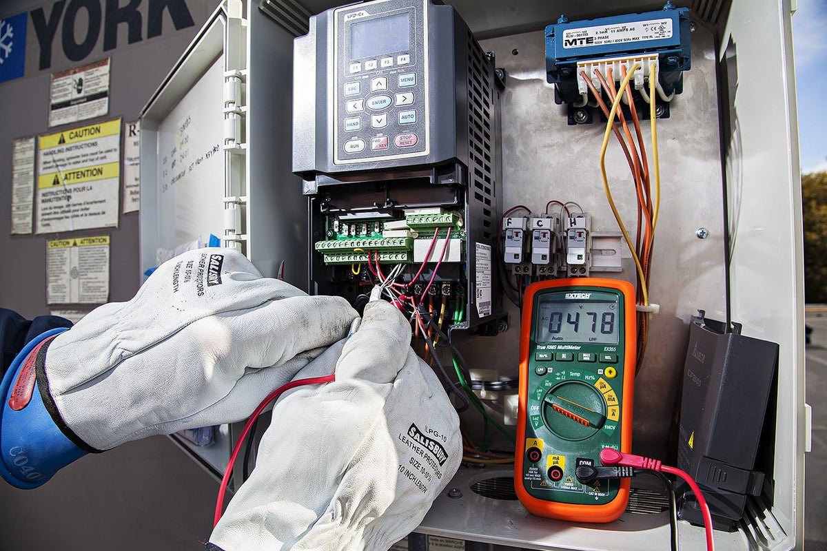 True RMS Professional MultiMeter with NCV and Temperature Measurements G827