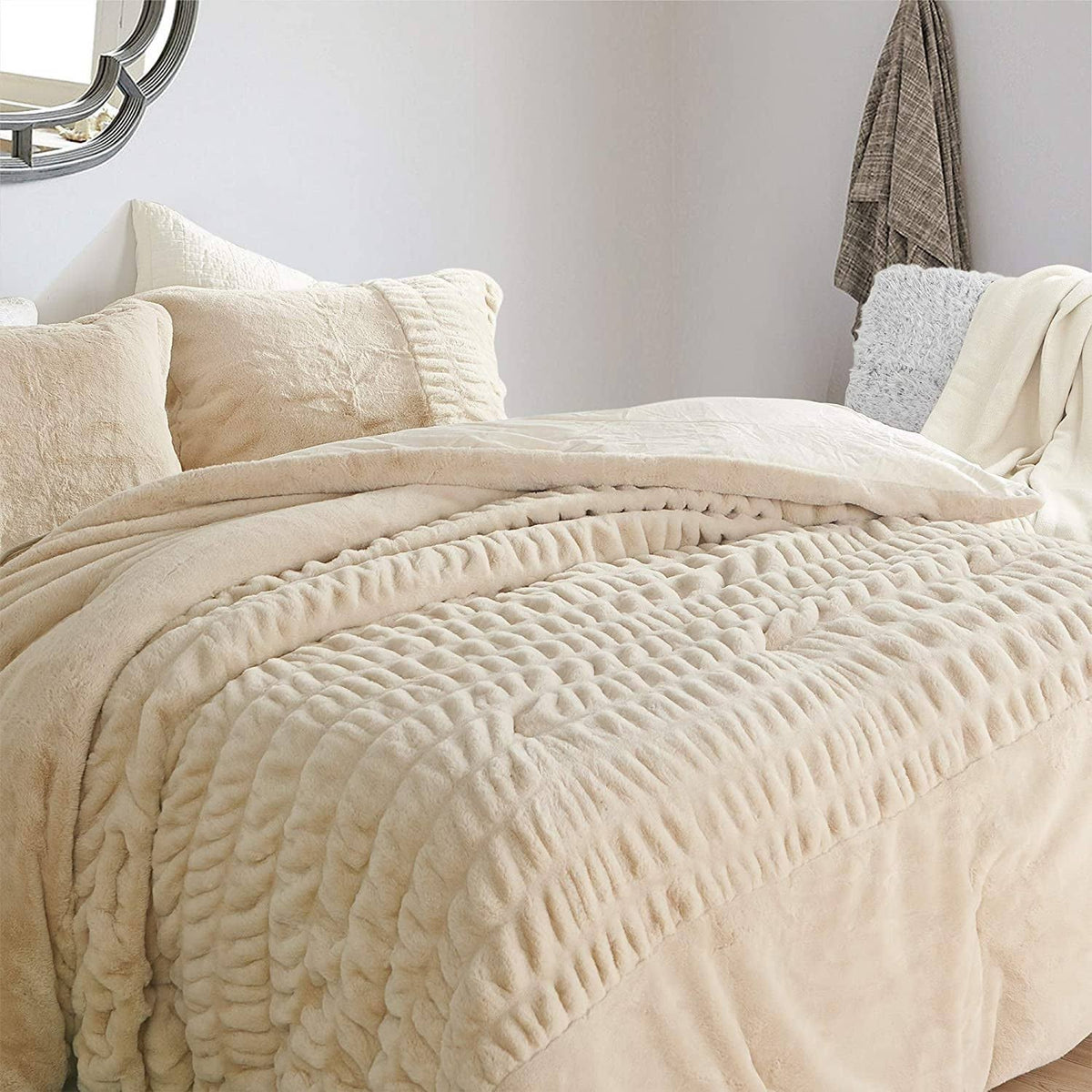 Angora Oversized King Comforter Y9522