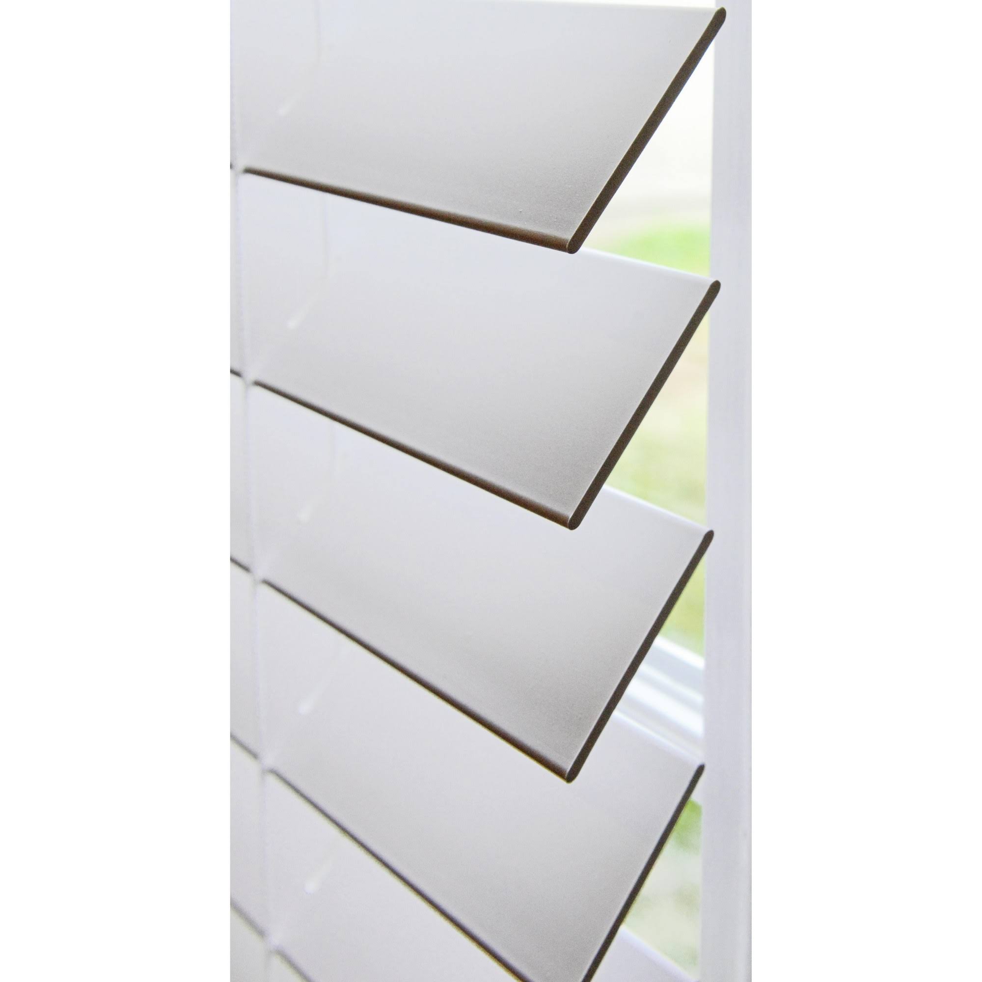 White Cordless Faux Wood Blind I18204