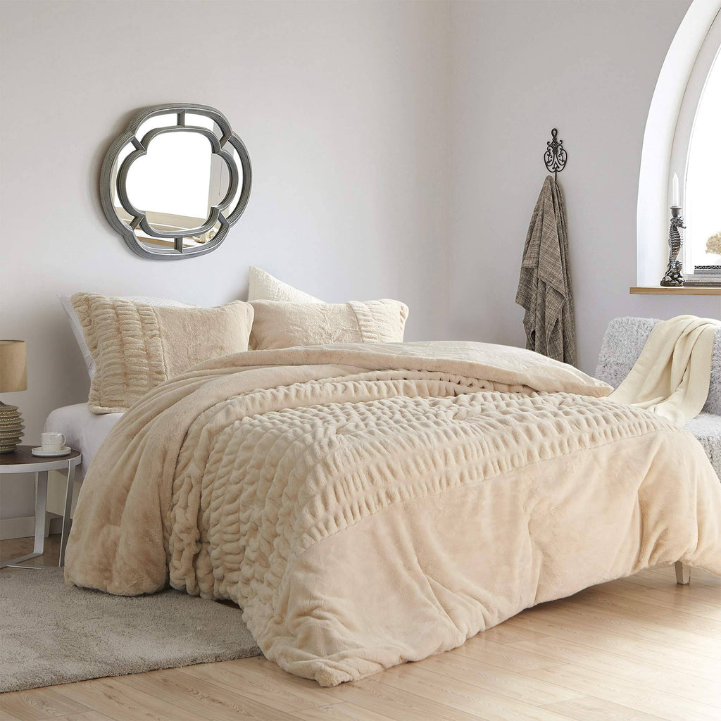 Angora Oversized King Comforter Y9522